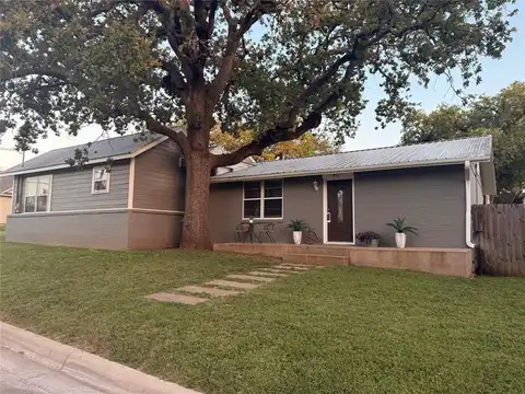 411 Harcourt Street, Weatherford, TX 76086