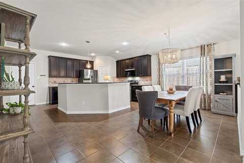 8617 Vista Royale Drive, Fort Worth, TX 76108