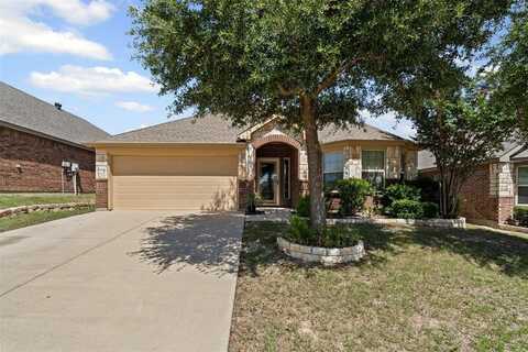 8617 Vista Royale Drive, Fort Worth, TX 76108