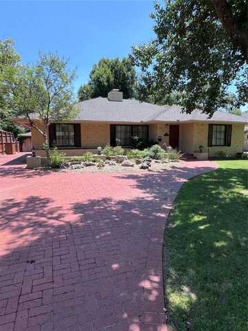 6409 N Hillcrest Avenue, Nichols Hills, OK 73116