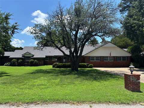 8 E Ranchwood Circle, Moore, OK 73160