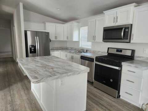 22899 Byron Rd., Crestline, CA 92325