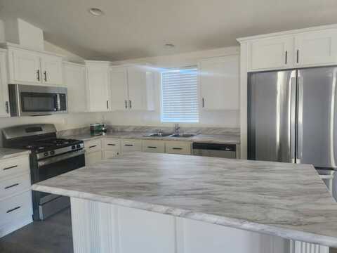 22899 Byron Rd., Crestline, CA 92325