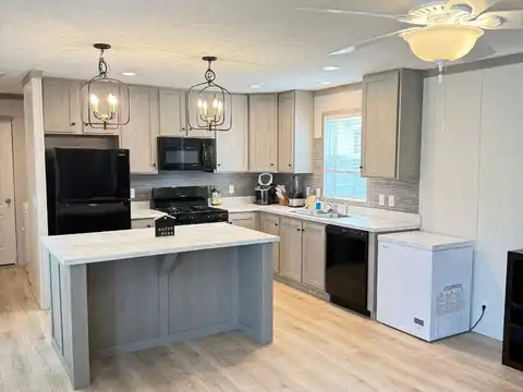 46000 Geddes Road, Canton, MI 48188
