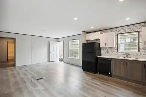 19 Sundale Trailer Court, Washington, IN 47501