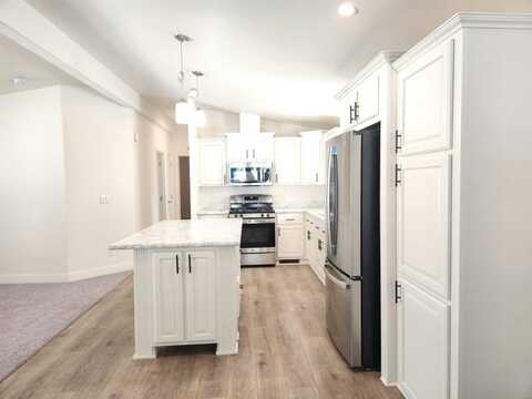 22899 Byron Rd., Crestline, CA 92325
