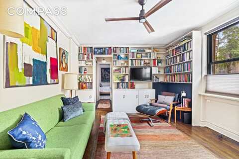 319 West 18th Street, New York, NY 10011
