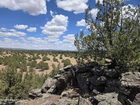 165 Off Old Hwy 66, Ash Fork, AZ 86320