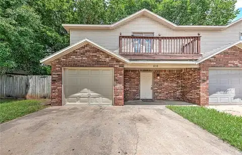 838 W Peachtree DR, Fayetteville, AR 72703