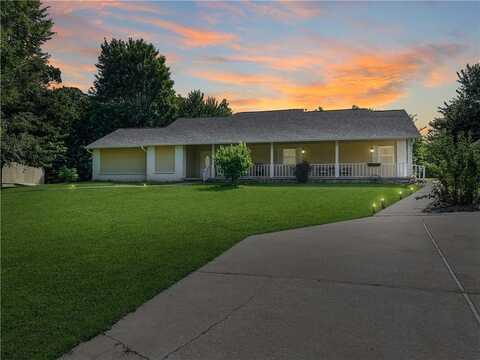 10370 Noah RD, Gravette, AR 72736