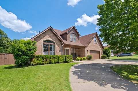 500 Coachlight DR, Bentonville, AR 72712
