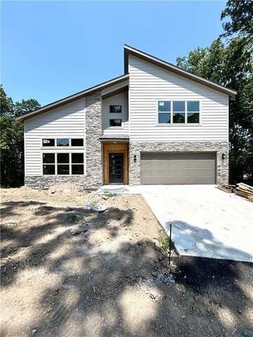 2 Barnet LN, Bella Vista, AR 72714