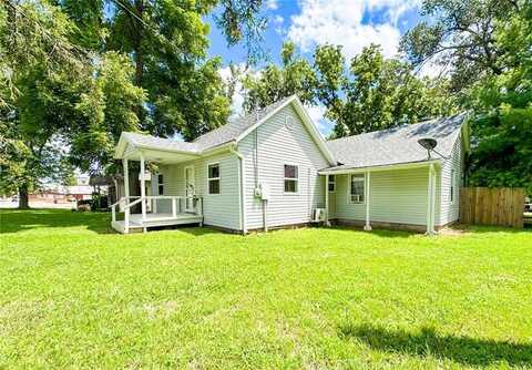205 5th ST, Pineville, MO 64856