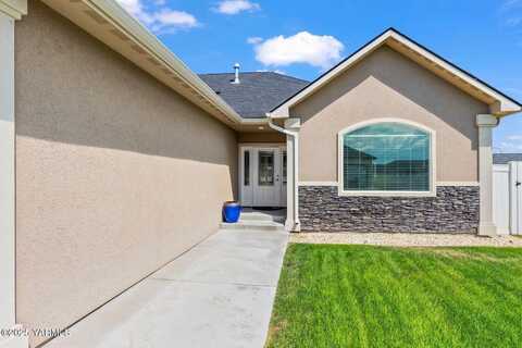 1005 Sawyer Pl, Yakima, WA 98908