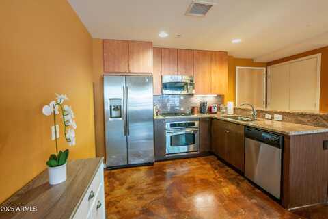 7137 E RANCHO VISTA Drive, Scottsdale, AZ 85251