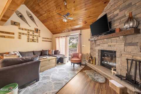 171 Upper Village Way, Tannersville, PA 18372