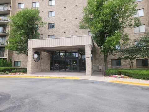 6340 AMERICANA Drive, Willowbrook, IL 60527