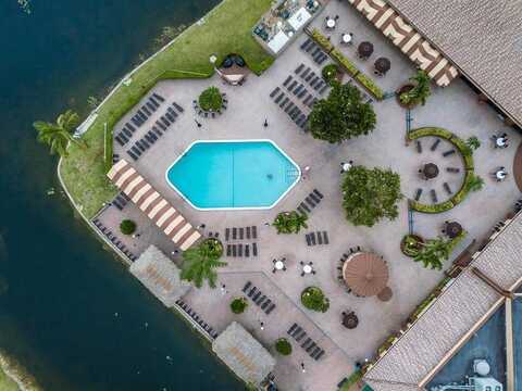 9480 Sunrise Lakes Blvd, Sunrise, FL 33322