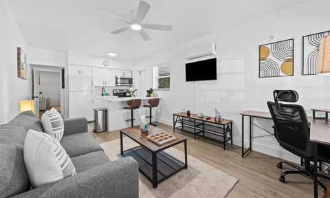310 NE 6th St, Hallandale Beach, FL 33009