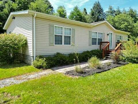 1424 Prudence Rd, OAK HILL, WV 25901