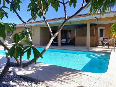 418 SW 46th Ter, Cape Coral, FL 33914