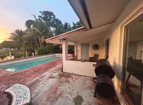 2313 E River Dr, Margate, FL 33063