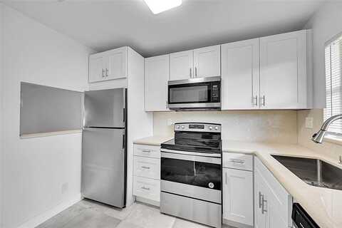 9761 Sunrise Lakes Blvd, Sunrise, FL 33322