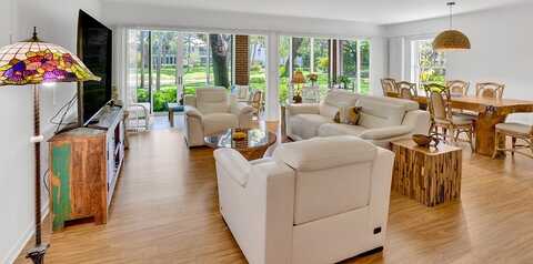 103 W Park Shores Circle unit: 13W, Vero Beach, FL 32963