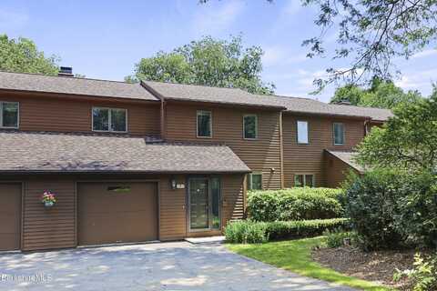 7 Cynthia Ln, Pittsfield, MA 01201