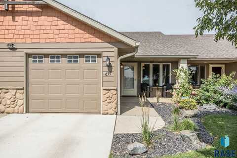 635 Hunter Dr, Harrisburg, SD 57032