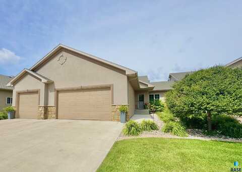 8111 S Seven Oaks Dr, Sioux Falls, SD 57108