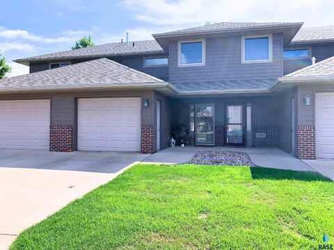 2010 S Barret Pl, Sioux Falls, SD 57106