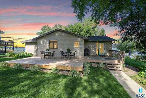6755 Wicklow Hills Ln, Wentworth, SD 57075