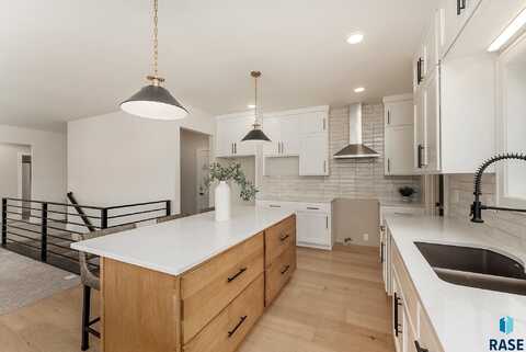2812 S Faith Ave, Sioux Falls, SD 57110