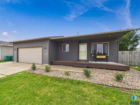 807 Chokecherry St, Harrisburg, SD 57032