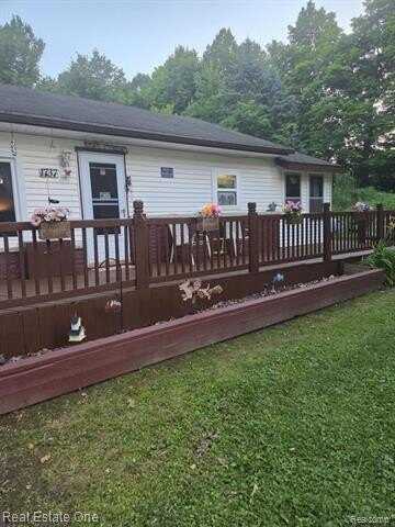 1737 Lakeville Road, Leonard, MI 48367
