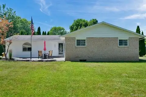 2441 Berberovich Drive, Saginaw, MI 48603