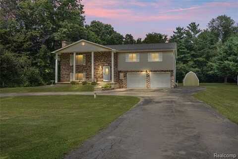 5461 E Holly Road, Holly, MI 48442