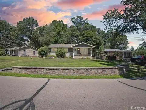 1480 Tellico Street, Wolverine Lake, MI 48390