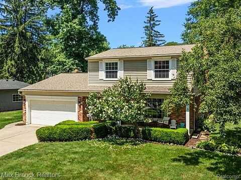 15940 Lauderdale Avenue, Beverly Hills, MI 48025