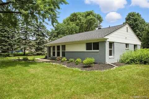 4736 Summerhill Drive, Clarkston, MI 48346