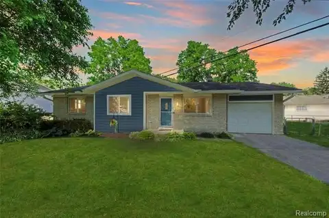 160 W Beechdale Street, Commerce Township, MI 48382