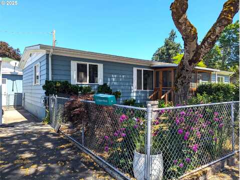 47477 SCHOOL ST, Oakridge, OR 97463