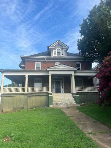 813,821 13th ST SW, Roanoke, VA 24016