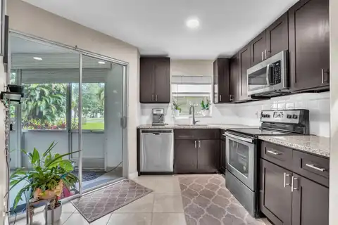 3524 Via Poinciana, Lake Worth, FL 33467