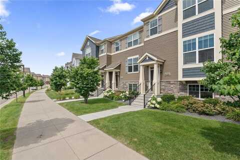 8113 Central Park Way N, Maple Grove, MN 55369