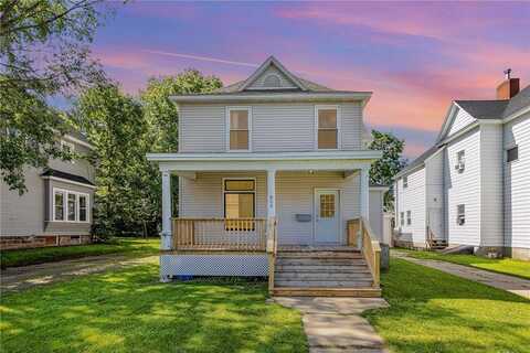 808 9th E, Menomonie, WI 54751