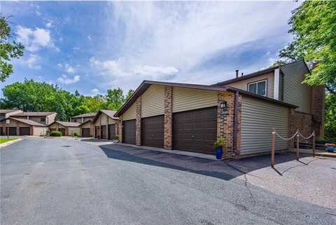 2442 Mendelssohn Lane N, Golden Valley, MN 55427