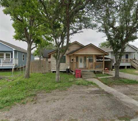 522 E Avenue D, Robstown, TX 78380