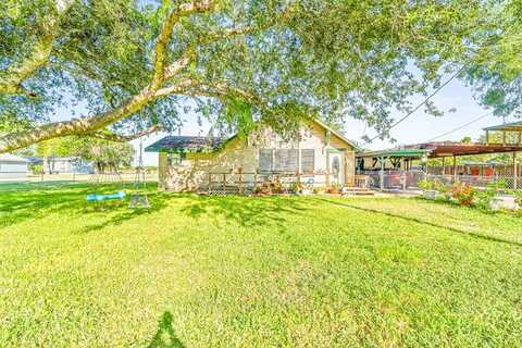 101 4th Street, Mathis, TX 78368